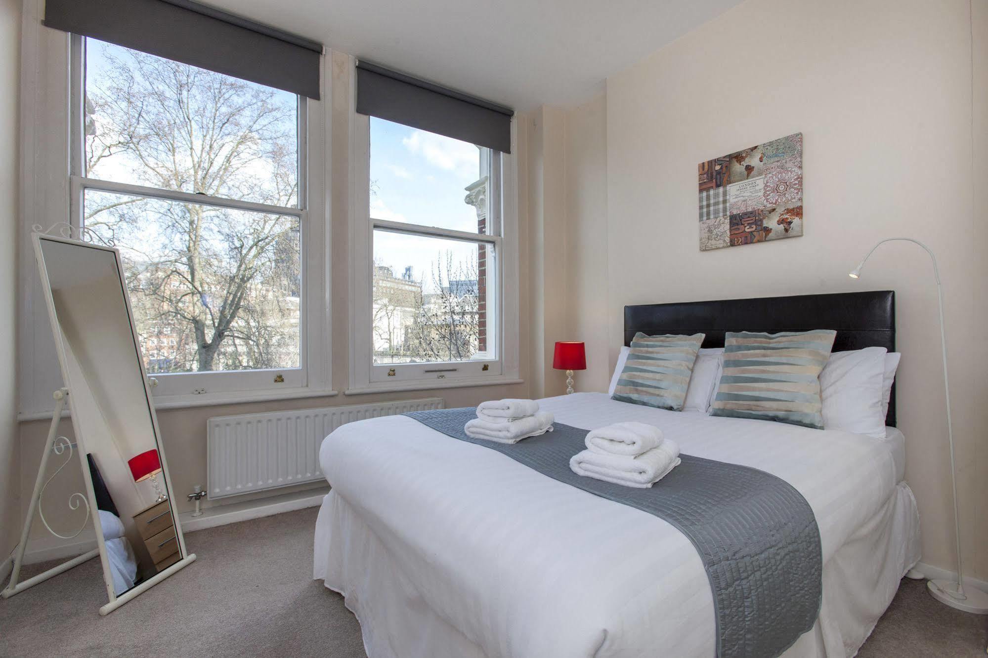 Club Living - Barbican Apartments London Bagian luar foto