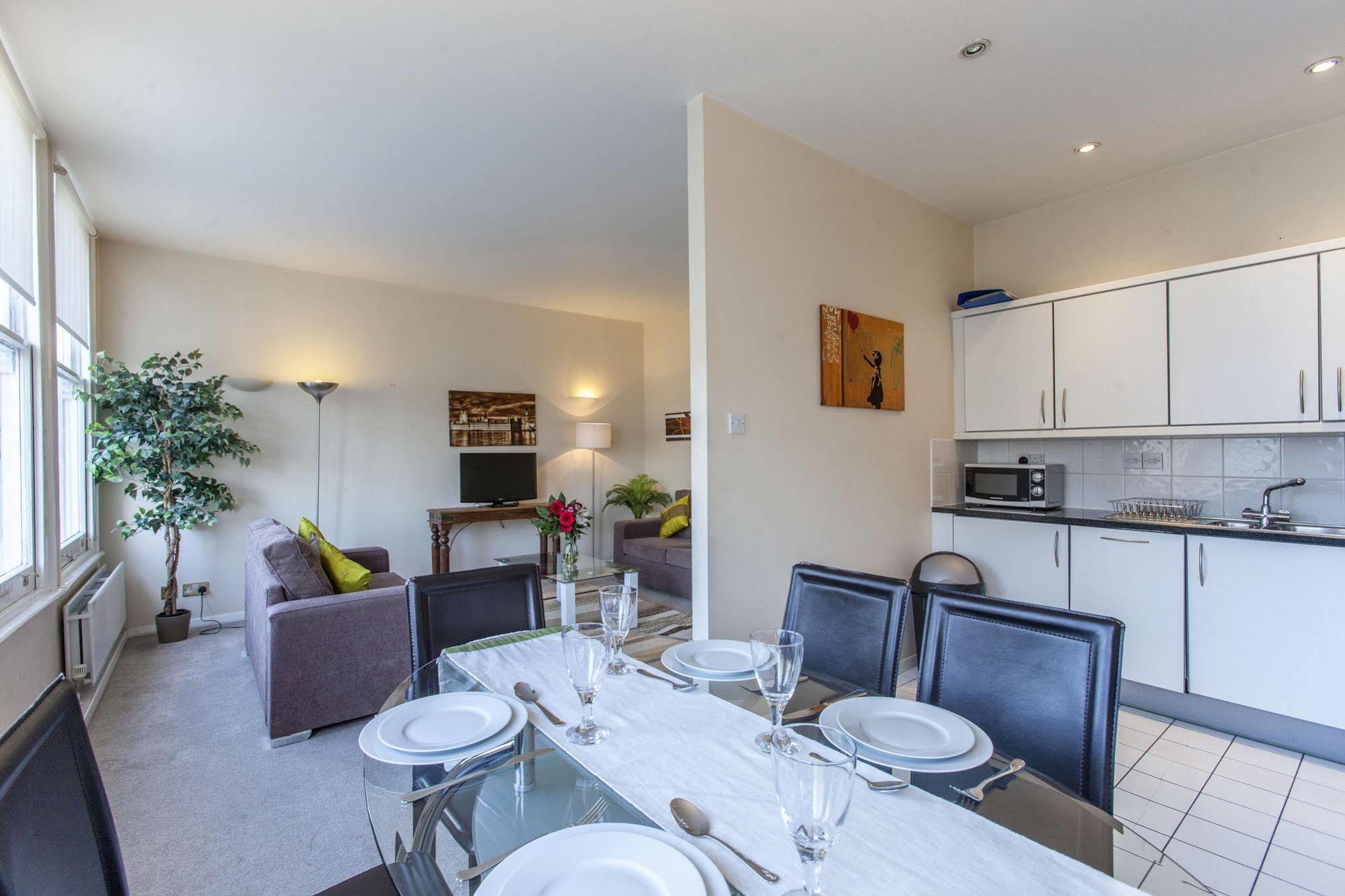 Club Living - Barbican Apartments London Bagian luar foto