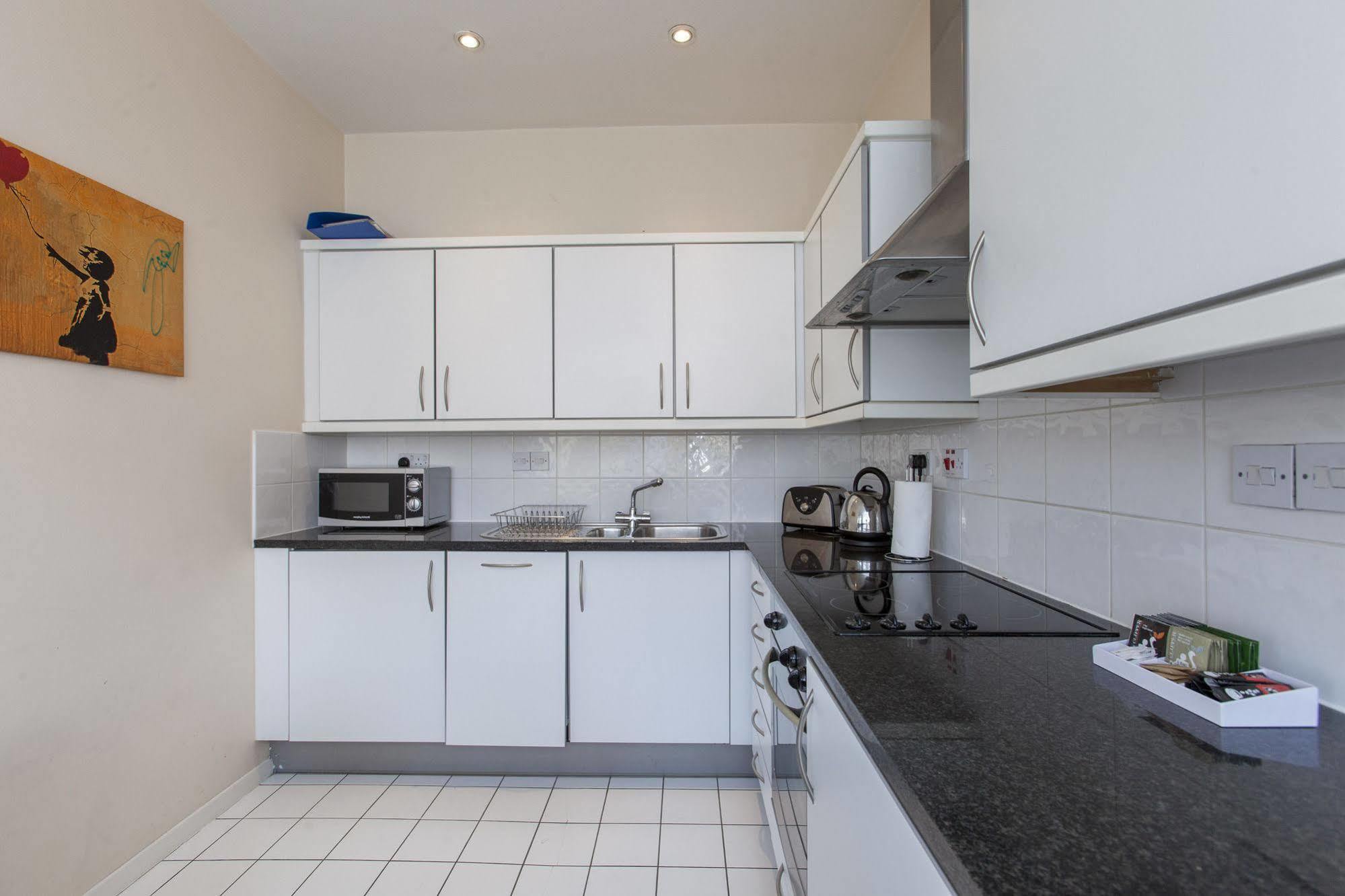 Club Living - Barbican Apartments London Bagian luar foto